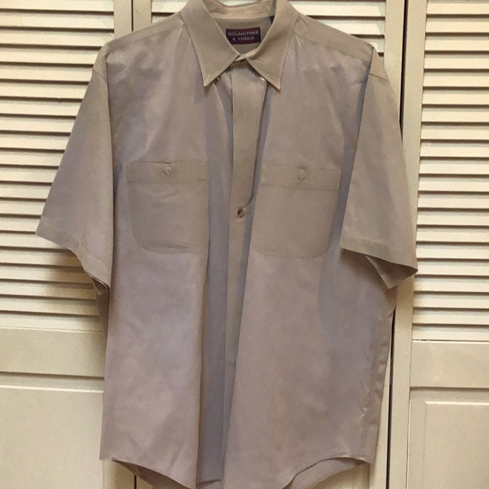 Roundtree and York Men’s Tan Short Sleeve shirt